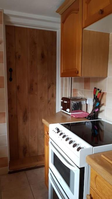 Welcoming Cottage In Chichester Near City Centre Exterior foto